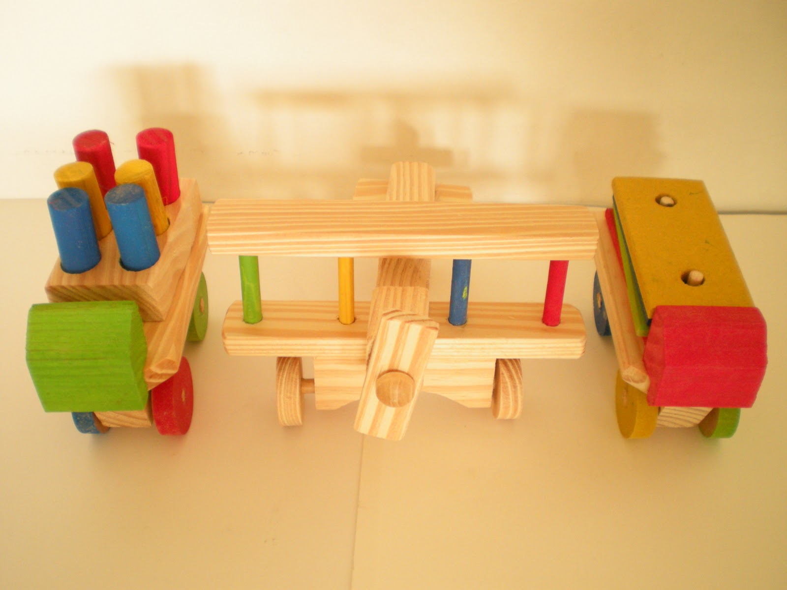 Petit Artiste: Brinquedos educativos - brinquedos de madeira