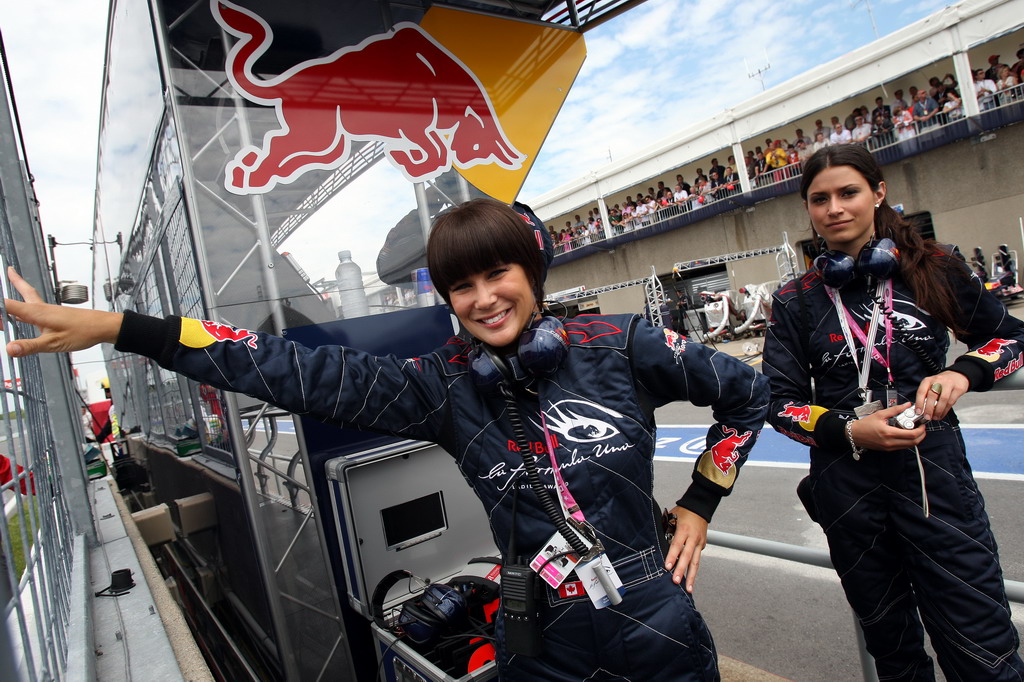 [Pit+Babes+or+Formula+unas,+Canadian+GP+Montreal,+Red+Bull+Toro+Rosso+2008+52.jpg]