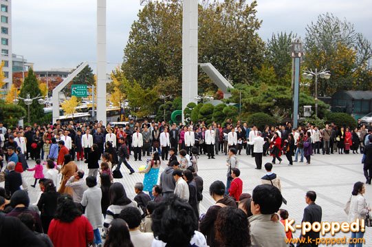 [YoidoChurchgoers+in+Seoul.jpg]