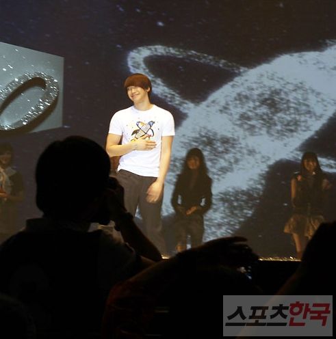 [Rain_Fashionconcert_HK8.jpg]