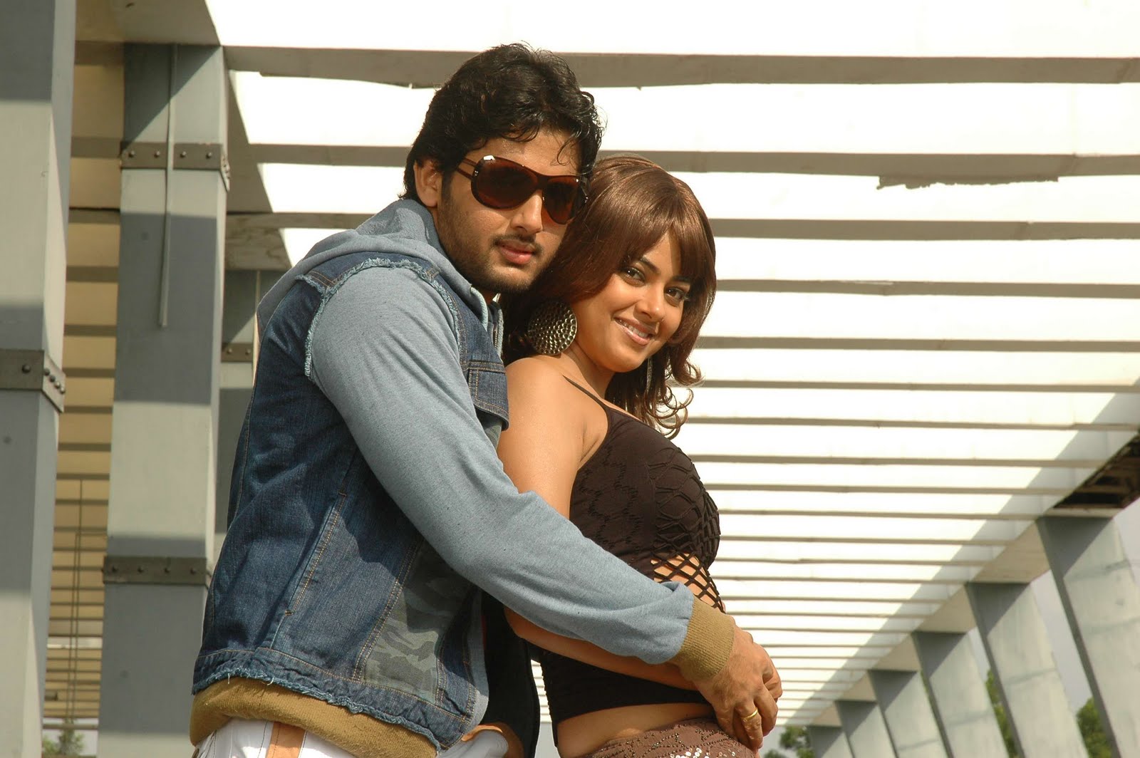 [Maaro-movie-stills9.jpg]