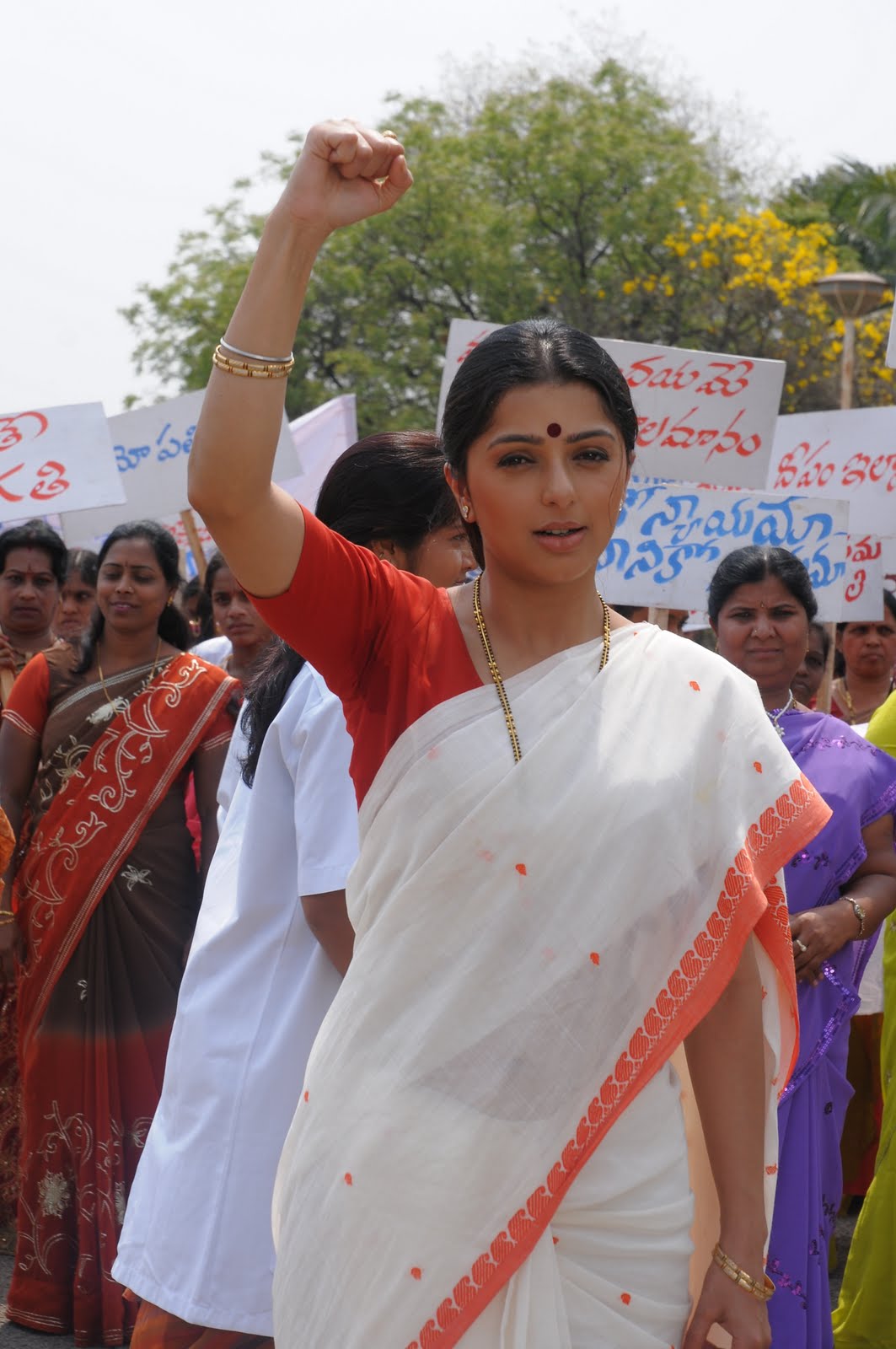 [Collector-gari-bharya-stills8.jpg]