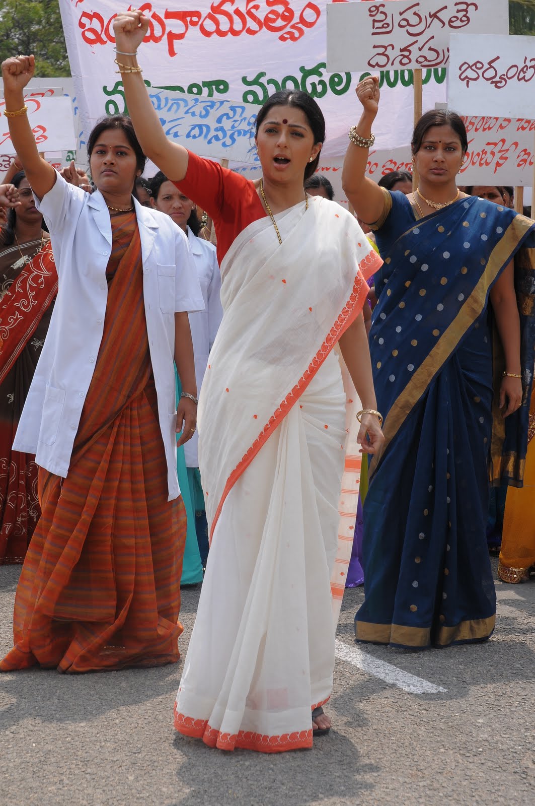 [Collector-gari-bharya-stills2.jpg]