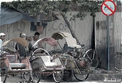 http://4.bp.blogspot.com/_vHPyObyOMjs/SfUWTvNKPZI/AAAAAAAAAmU/mcn5IXJNJzk/s400/Pangkalan-Becak.jpg