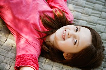[girl_on_mat_smiling.jpg]