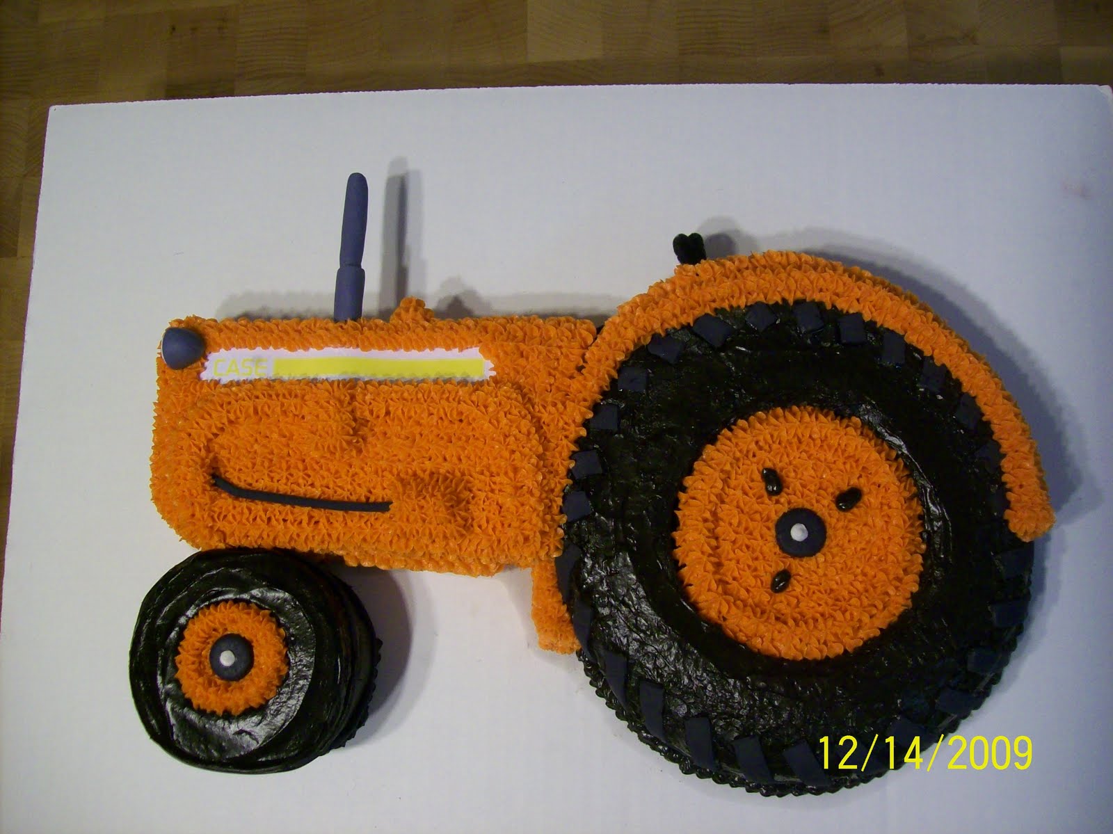 [Case+Tractor+Cake.jpg]