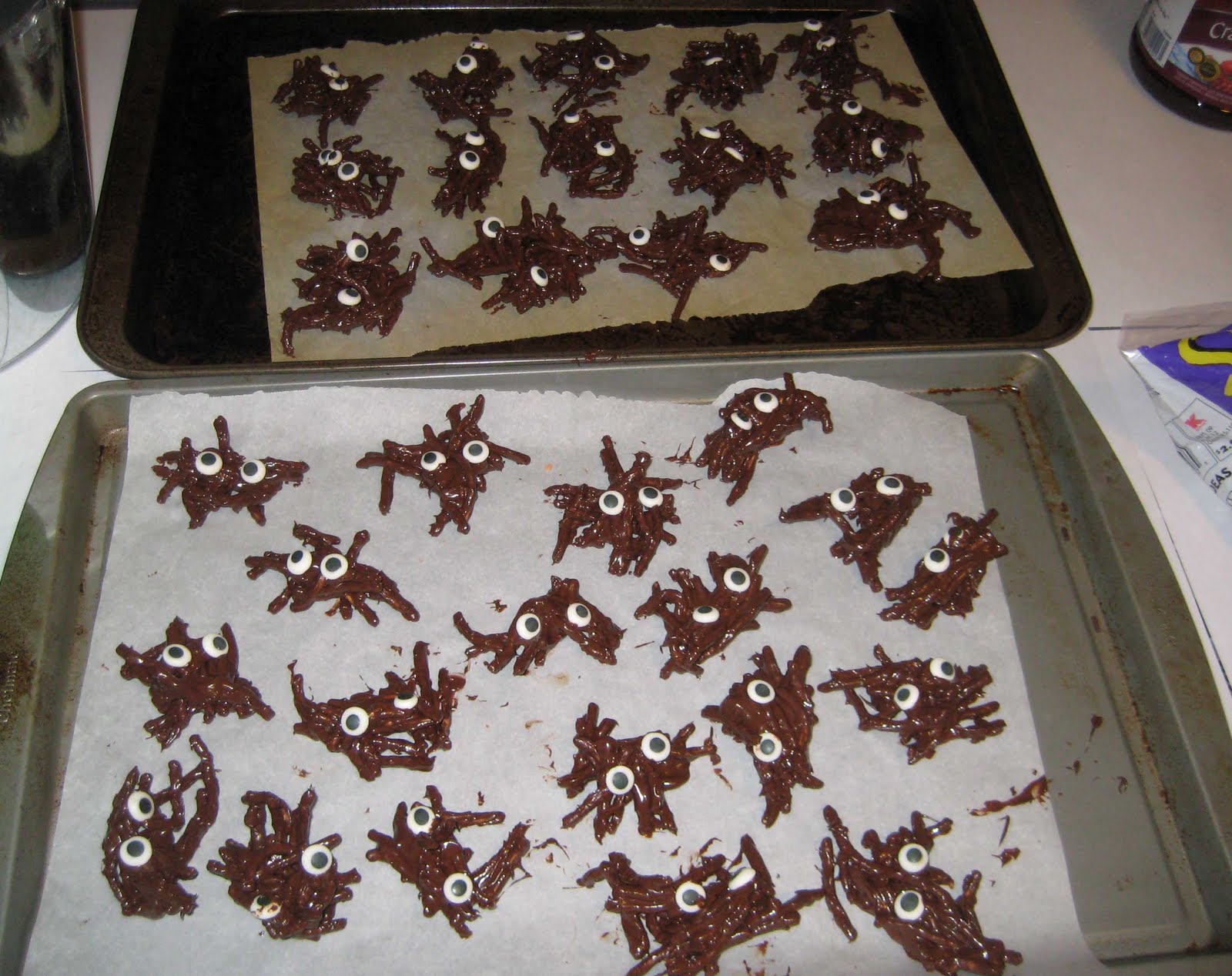 the melted chocolate 12 tsp vegetable oil per 2 cups chocolate chips 33 cookies were created - Halloween Chocolate Spiders the melted chocolate 12 tsp vegetable oil per 2 cups chocolate chips 33 cookies were created - Halloween Chocolate Spiders