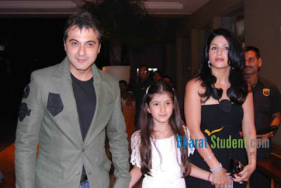 Bollywood Star Kids: Sanjay Kapoor With His Wife Maheep and Daughter Shania