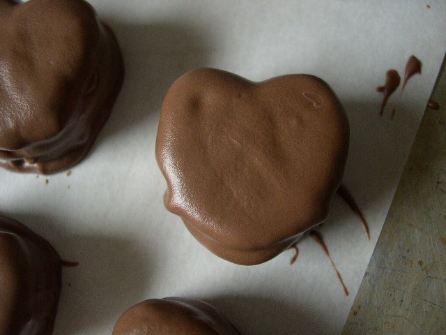 [choc+pb+heart+2.JPG]