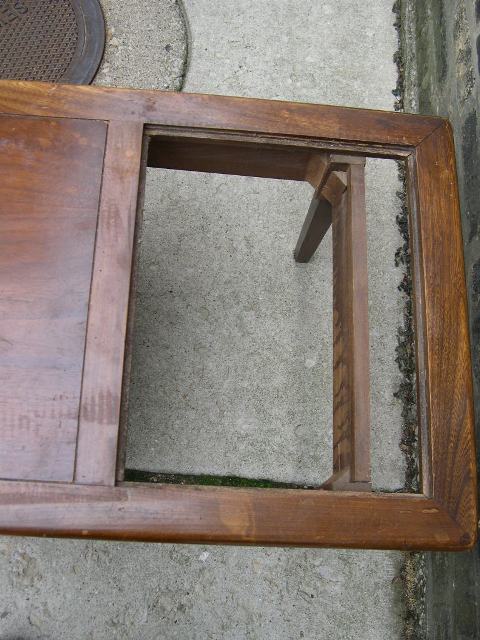 [coffeetable_det.JPG]