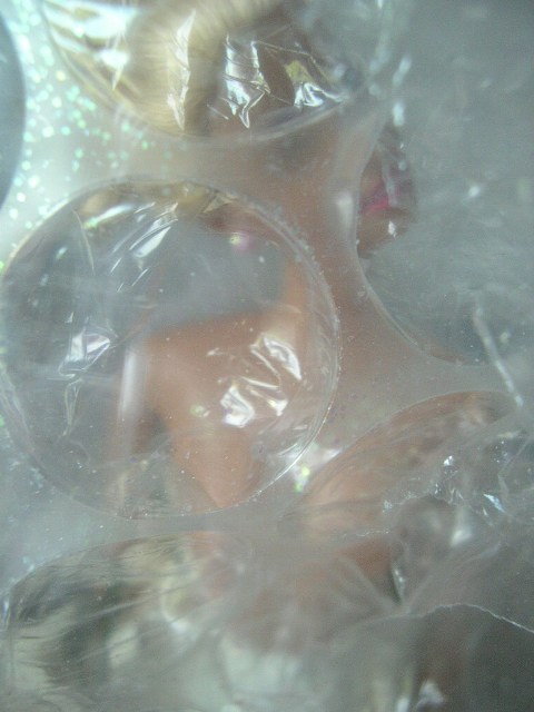 [barbie+bubble+det.JPG]