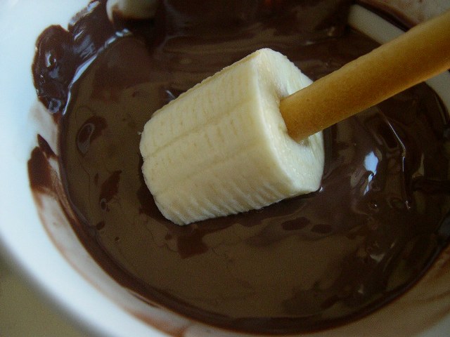 [banana+dip.JPG]