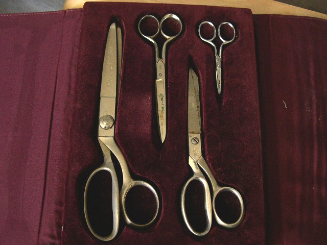 [scissors.JPG]