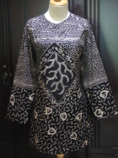 Javanese batik clothes trend: CONTOH MODEL BAJU BATIK HITAM PUTIH