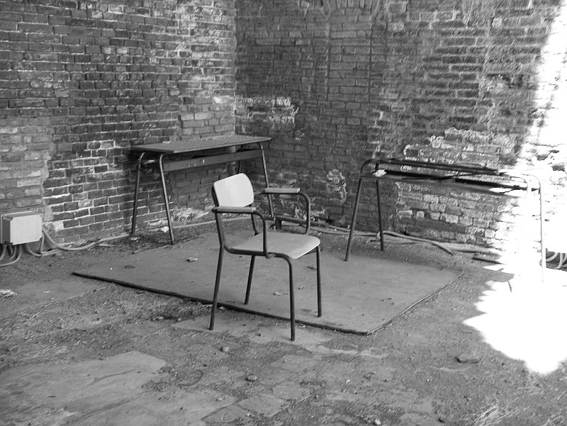 [chair2.jpg]