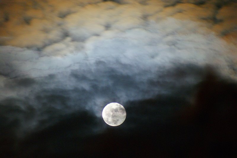 [cloudsmoon.jpg]