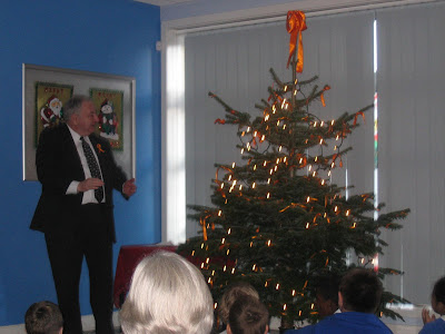 On Friday 7 December Lord George Foulkes MSP gave Forthview a christmas