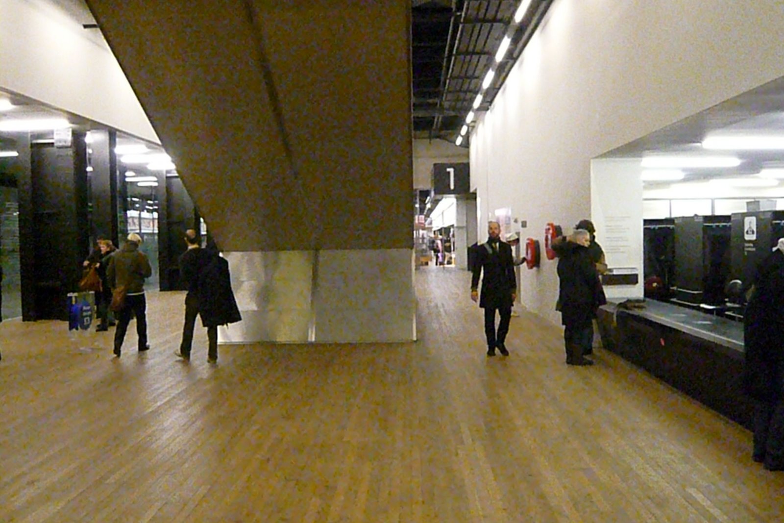 [L1040979.JPG]