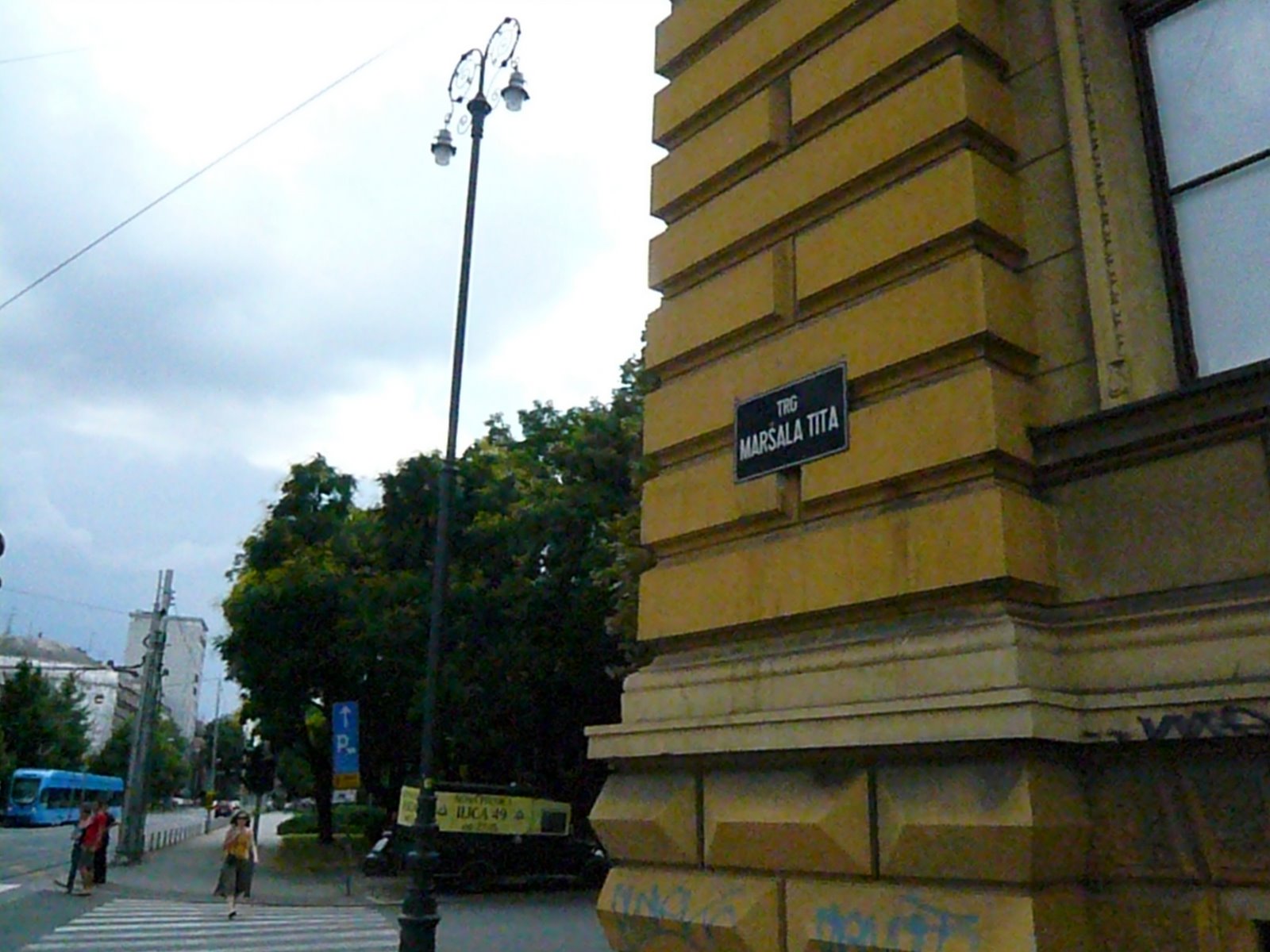 [L1000335.JPG]