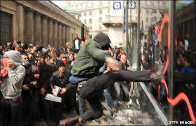 Los disturbios de Londres dejan 42 detenidos y 26 heridos Disturbios+en+londres