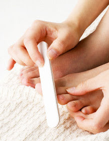 Como se manifiesta el hongo de las uñas en los pies el tratamiento
