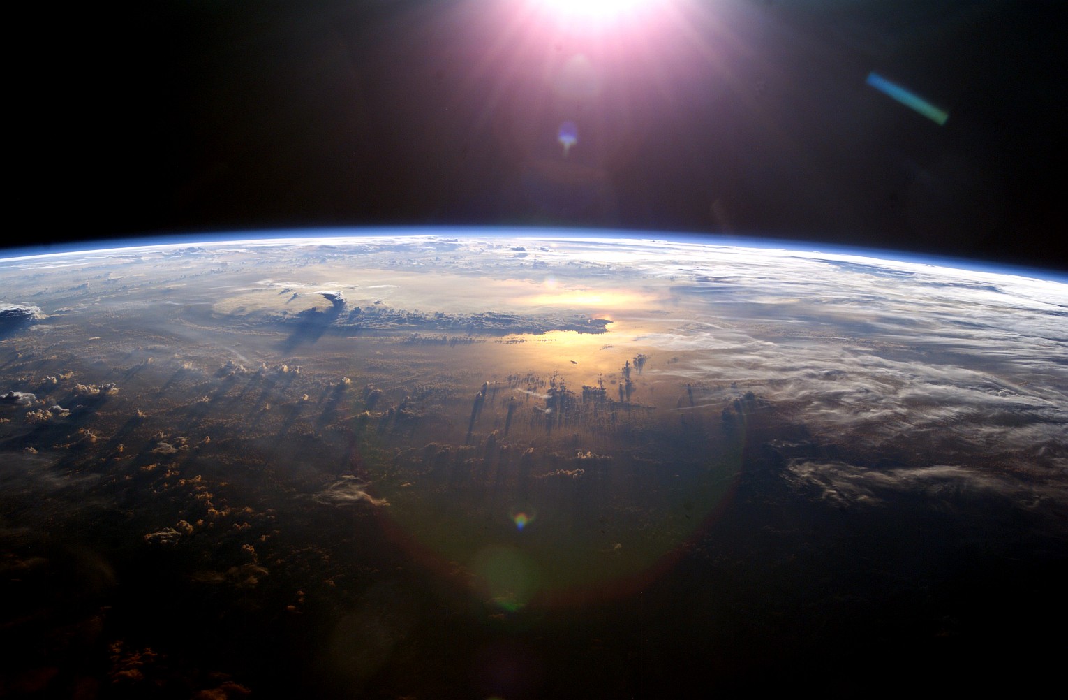 [gpw-200702-49-NASA-ISS007-E-10807-space-sunset-20030721-Pacific-Ocean-medium.jpg]