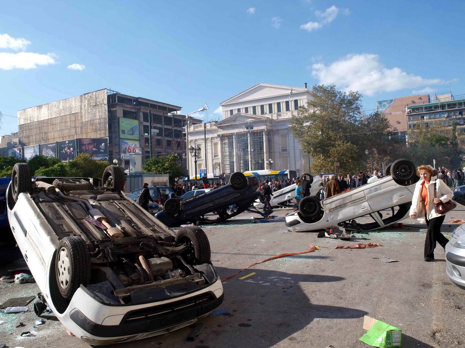 [the+students+of+Pireus+port+against+police.jpeg]