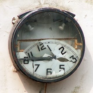 [broken+clock.jpg]