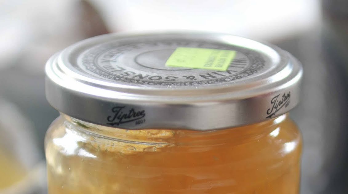 Jon Martin Designs: Tiptree Jam's labels rock