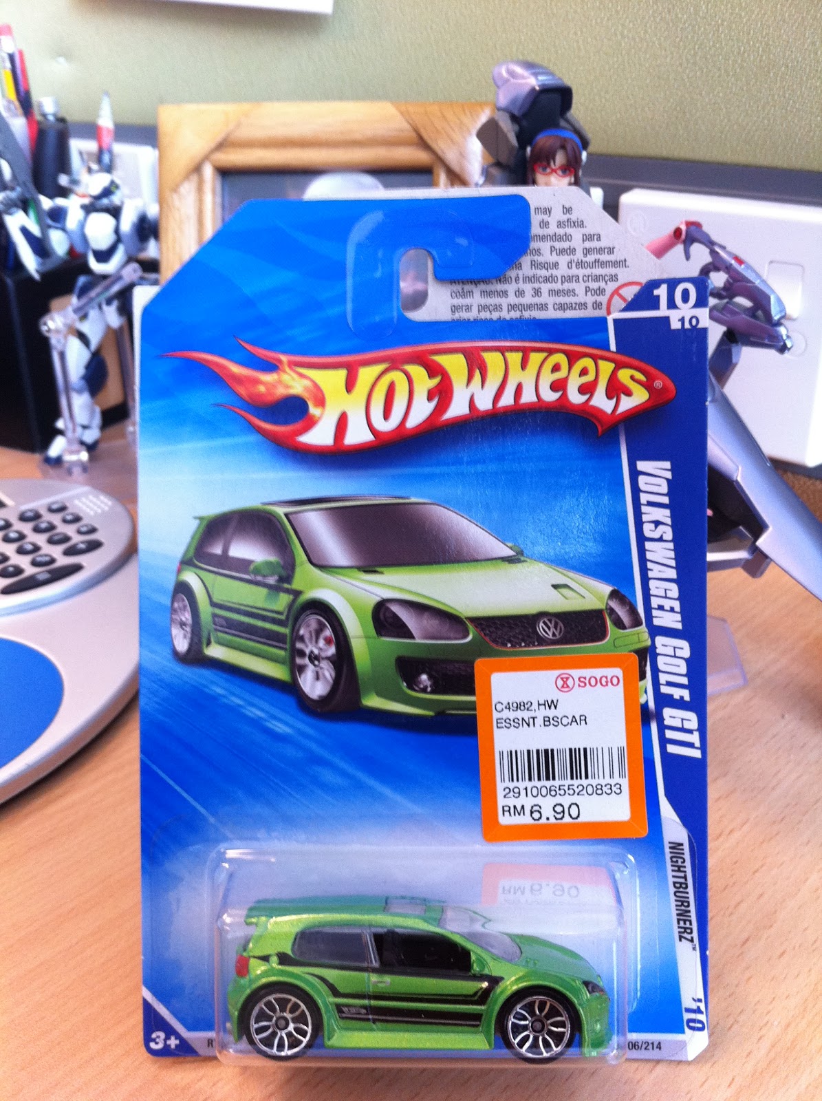 D.A.Y.D.R.E.A.M.E.R Hot Wheels Batmobile (animated) & VW Golf GTI