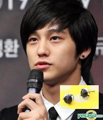 [Image: kimbum_roundblack_earrings.jpg]