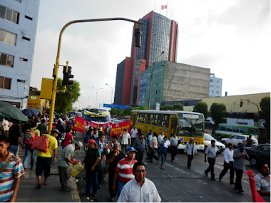 MUNICIPALES EN LAS CALLES DEFIENDEN SUS DERECHOS