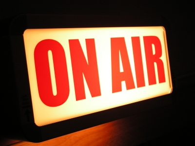 http://4.bp.blogspot.com/_vb0LMCmyJyw/TSCyaSKWiDI/AAAAAAAAAZo/BGtI54y2xgQ/s1600/radio.jpg