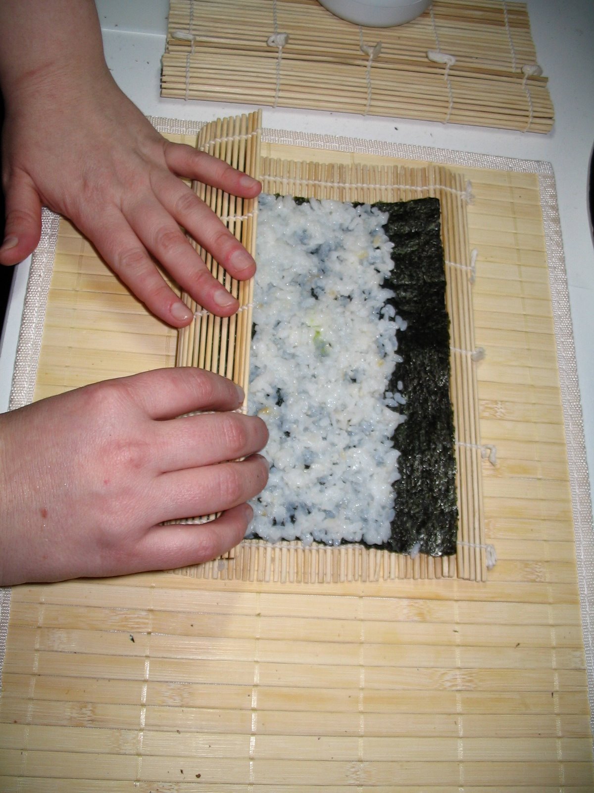 [23-02-09+-+Sushi+passo-a-passo+090.jpg]