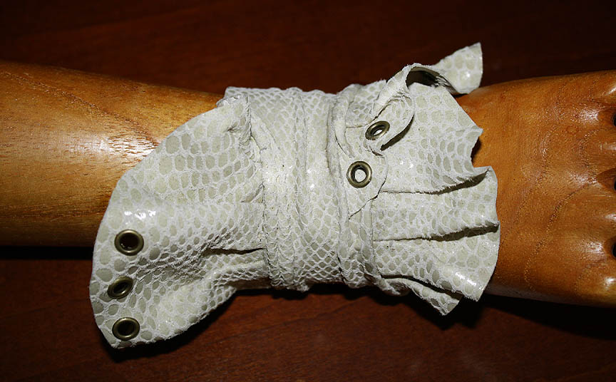 [5J-MonaeCuff.jpg]