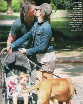 Juana Viale y Gonzalo Valenzuela a los besos