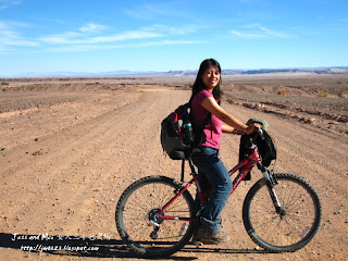Mei with bike in Atacama desert