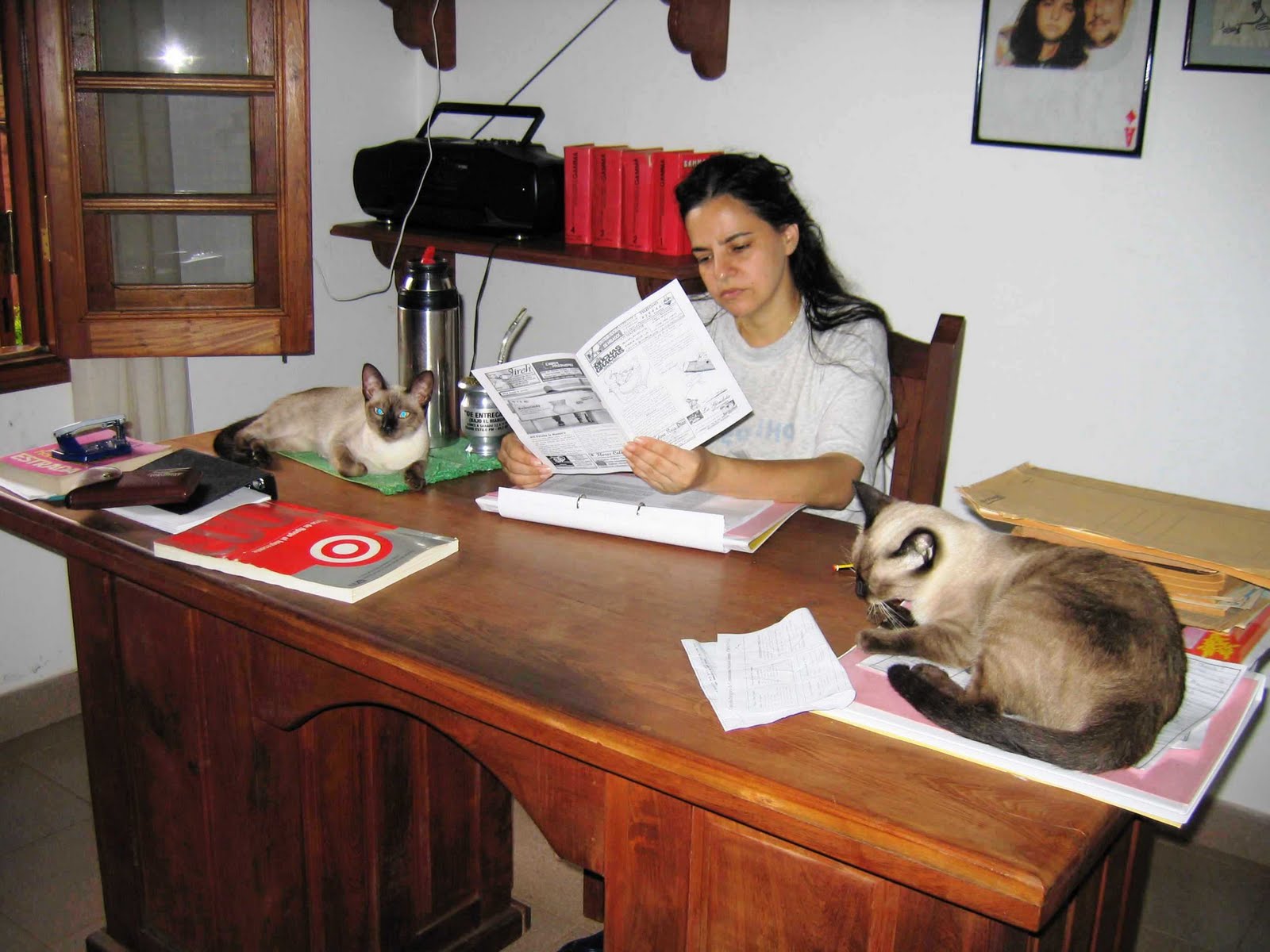[CLARA+ESTUDIANDO2+CON+LAS+TONAS.jpg]