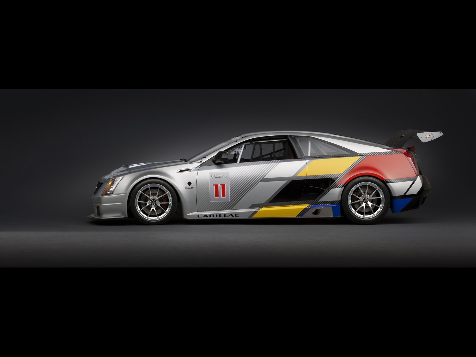 http://4.bp.blogspot.com/_viCh1SFyGrA/TUE1l5b-wxI/AAAAAAAAARw/gUxMO53rFCs/s1600/2011-Cadillac-CTS-V-Coupe-Racecar-Side-1920x1440.jpg