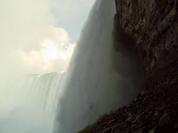 [Niagara_beneaththe+falls.jpg]