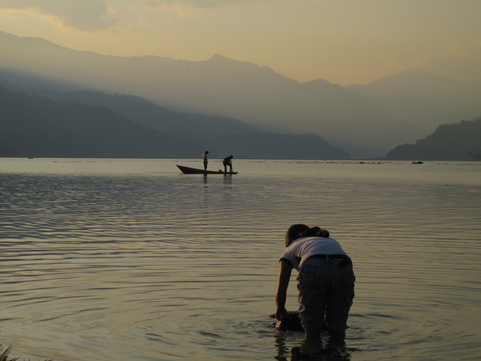 [pokhara+lake.jpg]