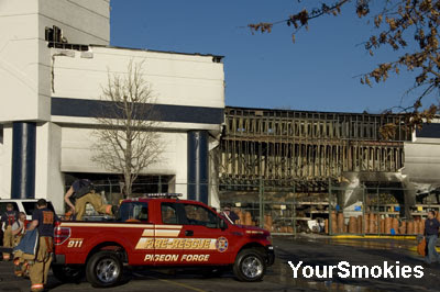 Fire closes Old Time Pottery in the Belz outlet mall in Pigeon Forge