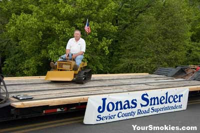 Don't you just love this little dozer?