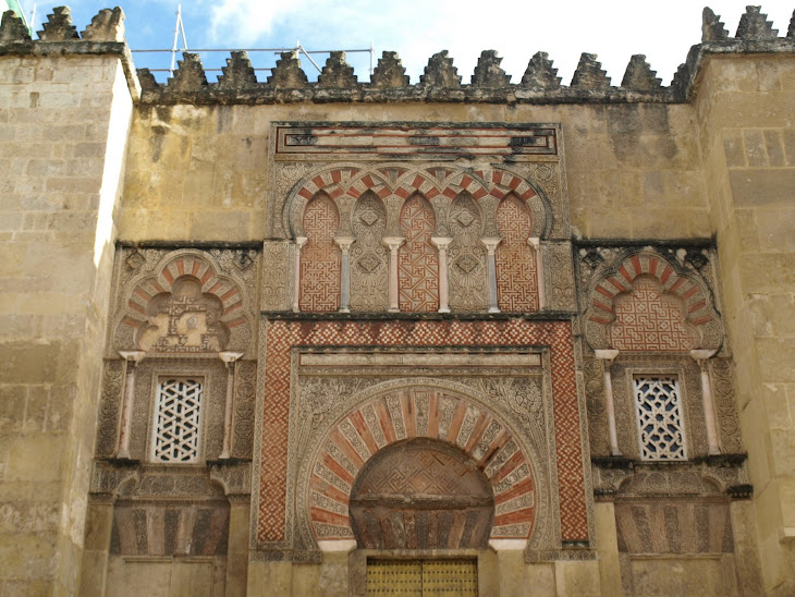 Puerta lateral de la Mezquita