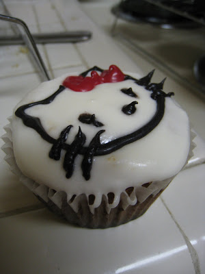 Pics Of Hello Kitty Cakes. Hello Kitty Cupcakes