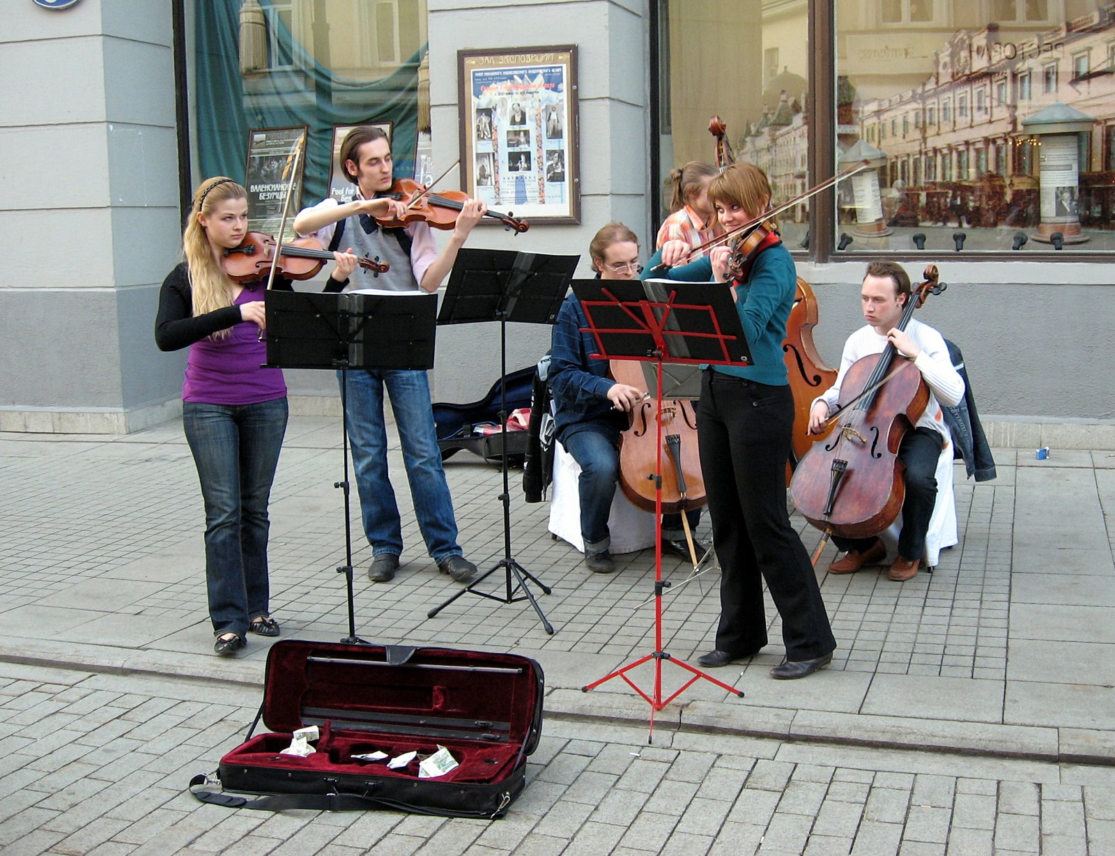 external image street_musicians.JPG