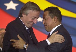 [Kirchner+y+Chavez.bmp]