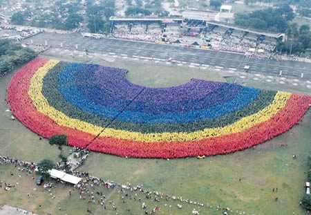http://4.bp.blogspot.com/_vtmWXkfEIwI/TJSFV1syOpI/AAAAAAAAAJk/pPScSNVlsAQ/s1600/largest+human+rainbow.jpg