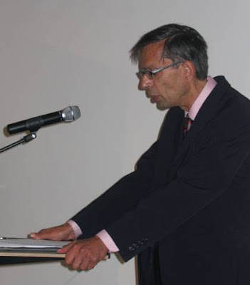 dr. Henri Krop bij opening tentoonstelling Spinoza Amsterdammer in de Openbare Bibliotheek Amsterdam op 21 september 2008 waarbij hij zijn boek Spinoza in Nederland aankondigde