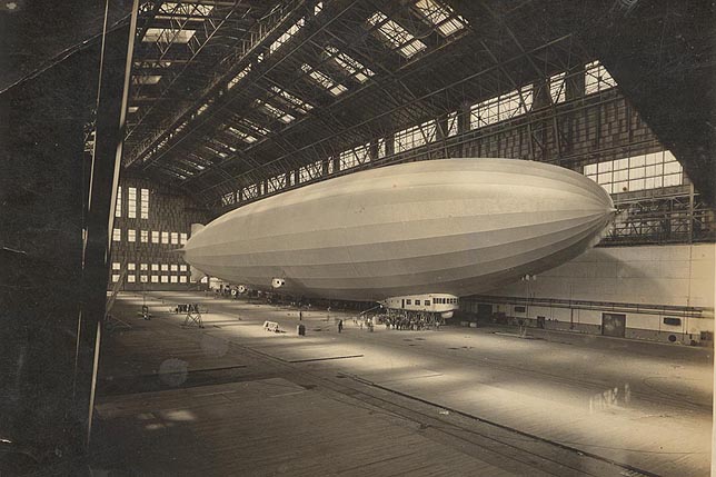 [gfx026_lz126whangarze.jpg]